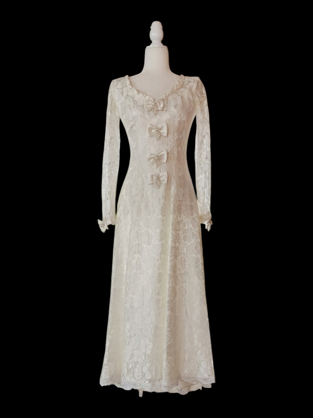 Lace Long-Sleeve Ivory Wedding Dress with Decorative Bows Size 8
